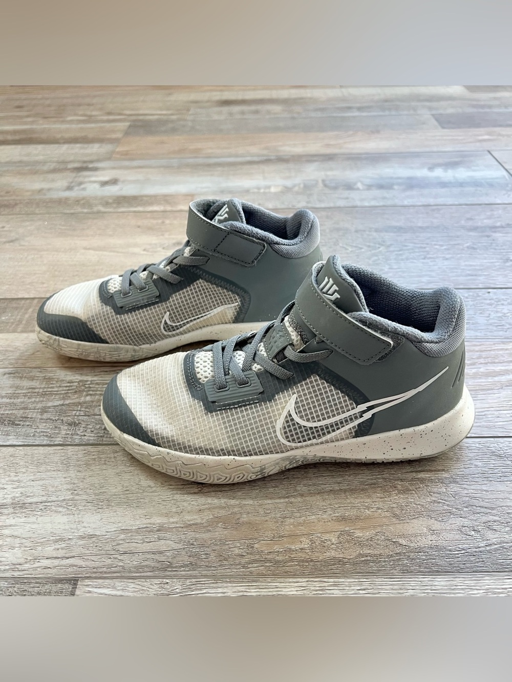 Nike Kyrie Flytrap 4 Kids Shoes Size 3